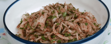 Soğan salatası – Rezept für Zwiebelsalat